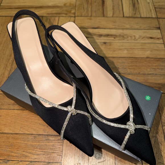 Elegant Black Slingback Heels with Silver Accents - Picture 3 of 8